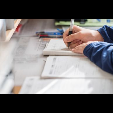 横浜の当塾では社会人の学び直しも承っております